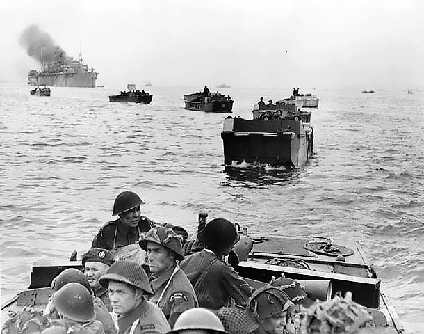 Canadienses aterrizando en un bote en Juno Beach