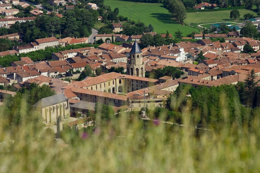 Una vista desde arriba de Somerle Abbey, donde se educaron los Lautrecs