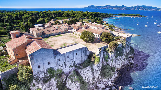 vista aérea de Fort Royal and Maritime Museum en Ste Marguerite con el mar de fondo