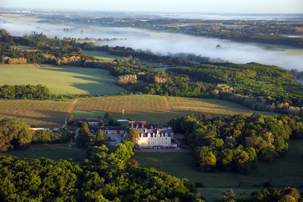 Vista aérea del chateau de nitray y su viñedo