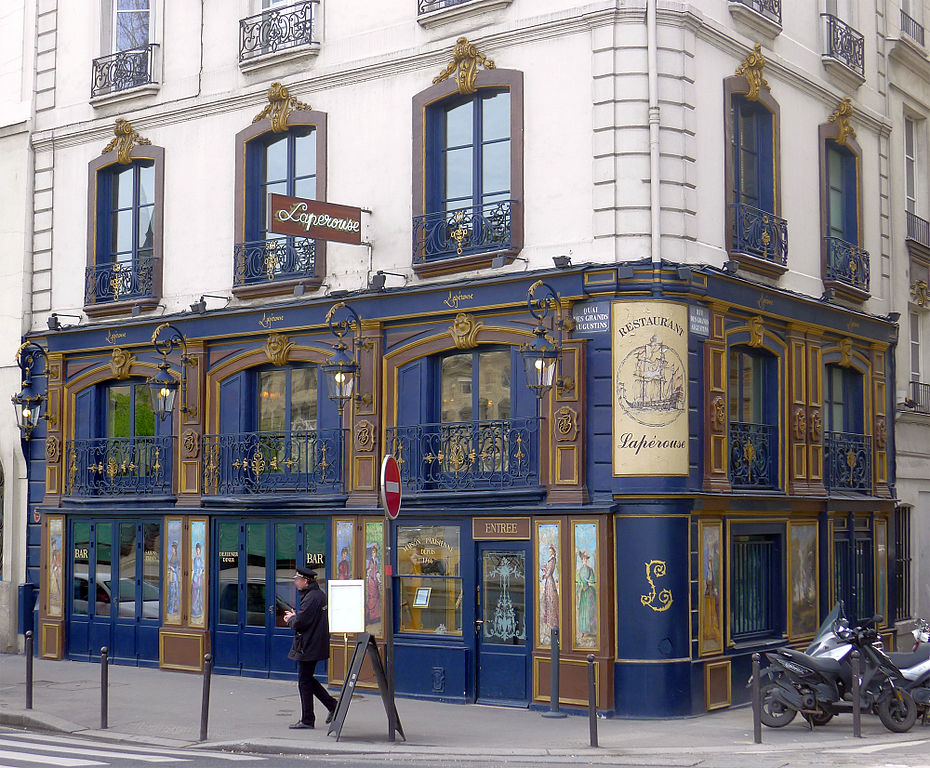 La Pérouse abrió sus puertas en París en 1766. Fuera del gran restaurante en una esquina con fachada de madera