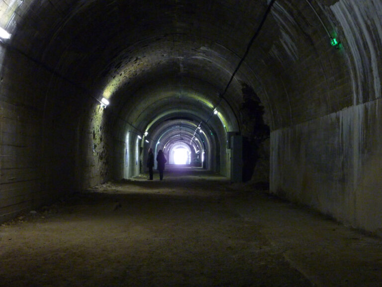 mimoyecques entrada túnel largo y oscuro