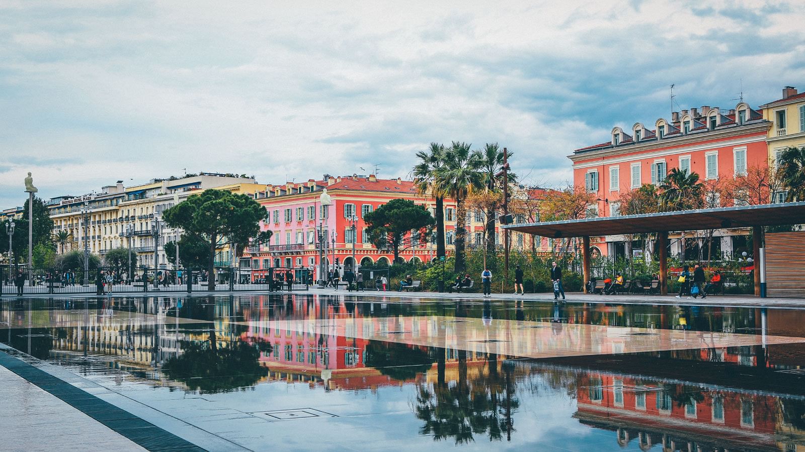 Nice City - Nice old town - Promenade Des Anglais - holiday in Nice - Nice tour guides - Hotel Negresco - Le Meridien